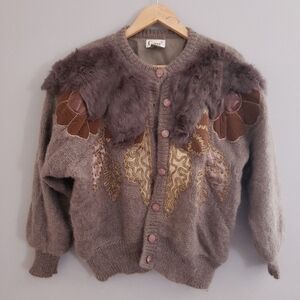 Grey furry cardigan small‎